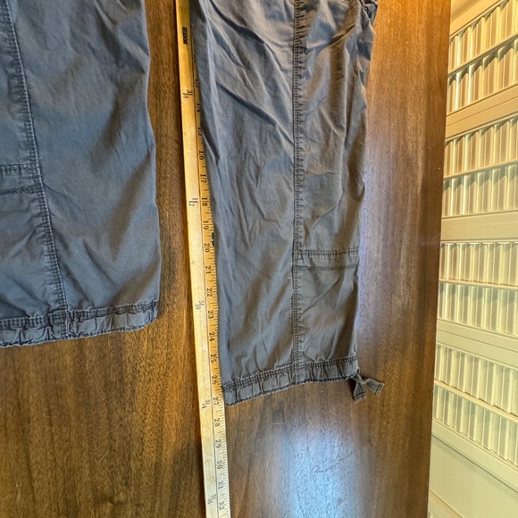 Calvin Klien Jeans, Cropped Cargo Pants Army Green SZ 16 - Picture 8 of 11